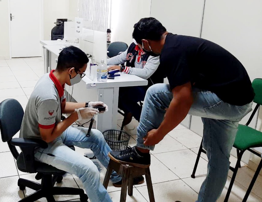 Tornozeleiras com tecnologia 3G são instaladas em detentos do Amazonas