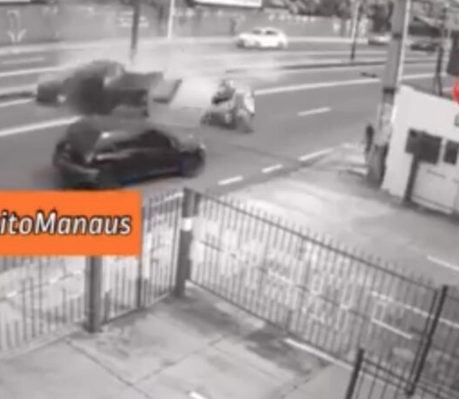 Morre motociclista arremessado em acidente na Constatino Nery, em Manaus