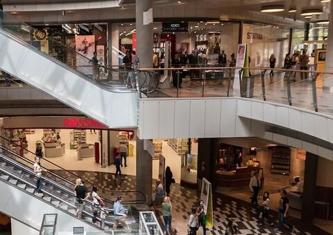 Shoppings voltam a funcionar com horário normal em Manaus