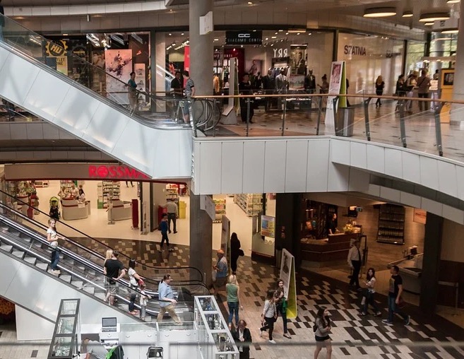 Shoppings voltam a funcionar com horário normal em Manaus