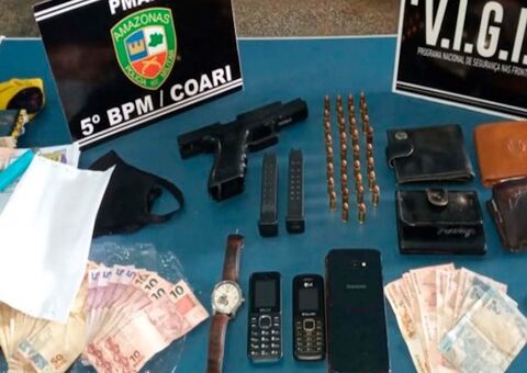Mãe e filho são presos com armas de fogo no Amazonas
