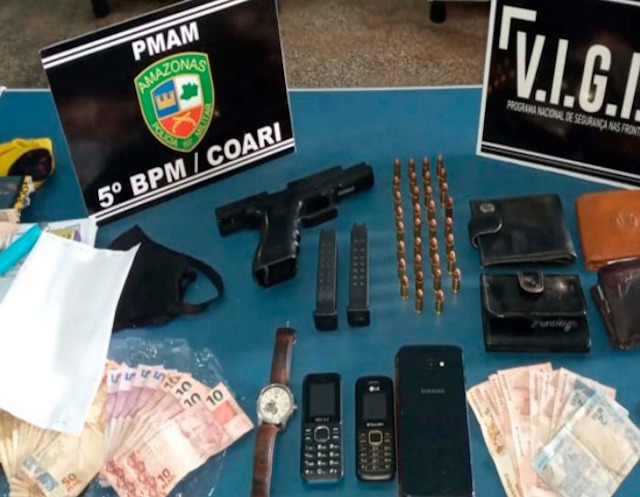 Mãe e filho são presos com armas de fogo no Amazonas