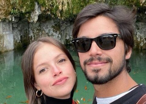 Agatha Moreira e Rodrigo Simas recebem diagnóstico positivo para Covid-19