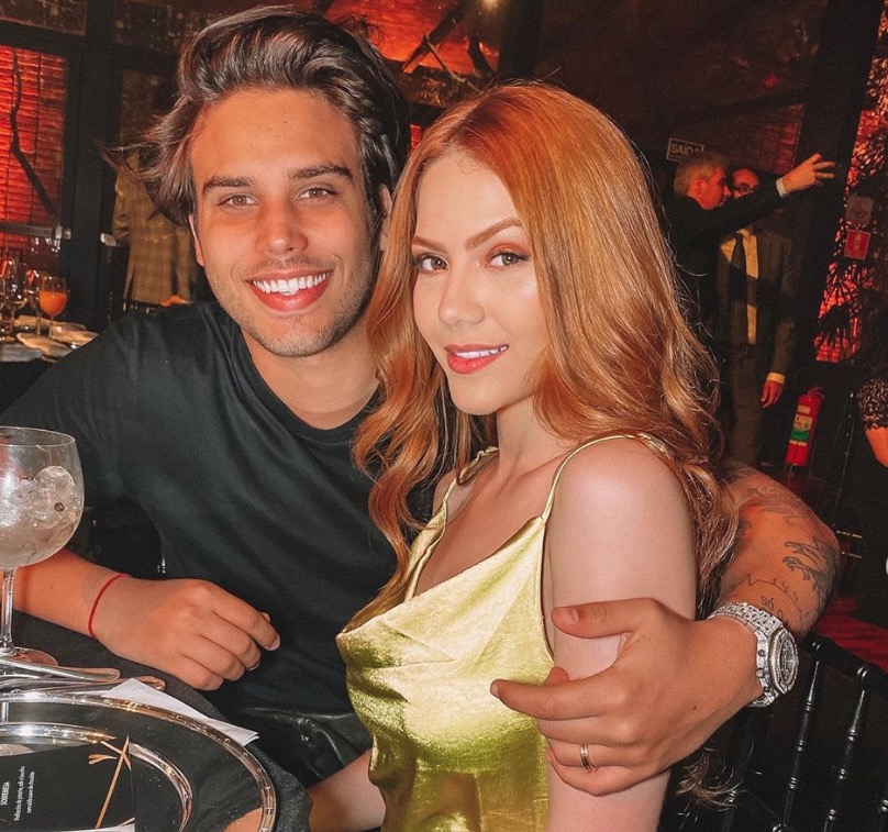 Surfista gato é pivô de crise no casamento de Sarah Poncio e Jonathan Couto