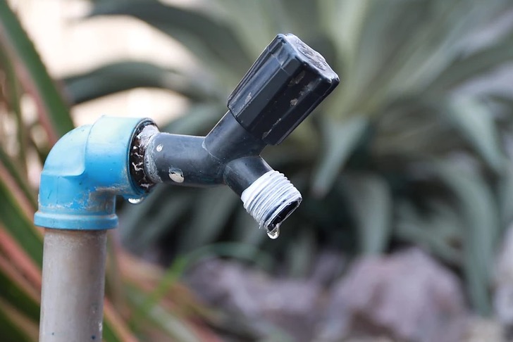 DPE investiga constantes falhas no abastecimento de água em Parintins