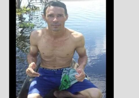 Homem que matou esposa com mais de 30 facadas se entrega na DEHS, em Manaus