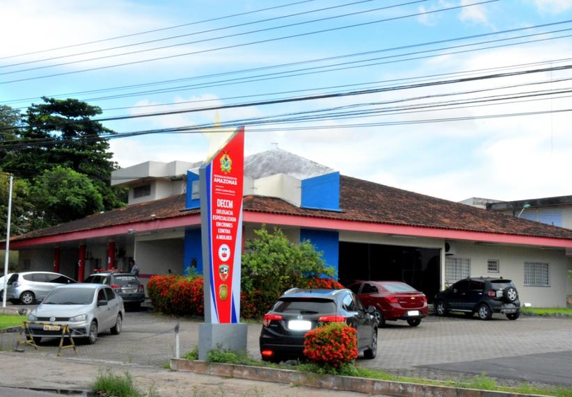 Homem é preso após esfaquear a esposa em Manaus