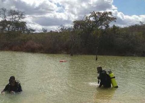 Crianças morrem afogadas ao tentarem pegar pacote de alimento em lagoa