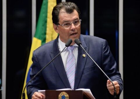 Eduardo Braga comemora garantia de Bolsa a índios e quilombolas