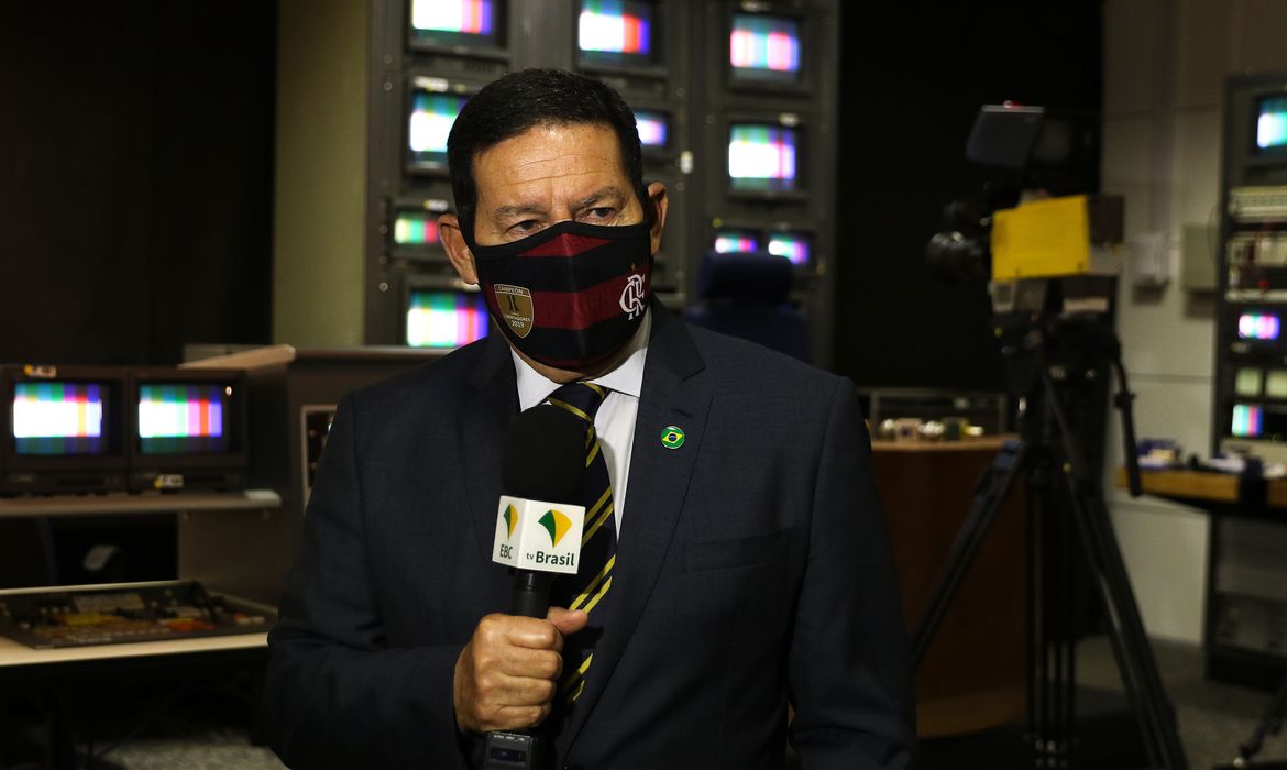 Mourão faz apelo a moradores da Amazônia: 'Vamos evitar queimadas'