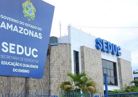 Membros do Sinteam continuam na sede da Seduc e secretaria nega agressões