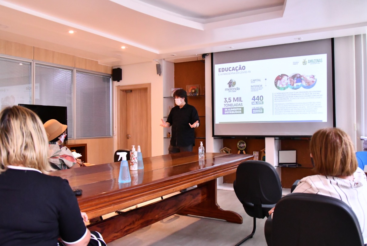 Seduc marca reunião com Sinteam e secretário chama protesto de ato político