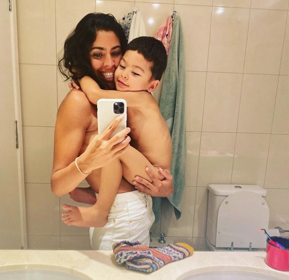 Bela Gil tem foto com o filho excluída do Instagram e faz desabafo
