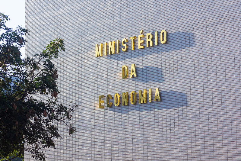 Reforma administrativa não atinge juízes, militares e parlamentares