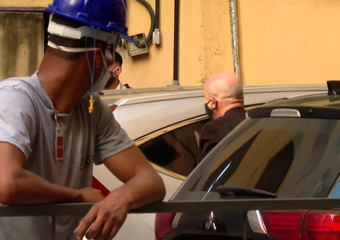 Queiroz e filha depõem por 2 horas sobre vazamento de operação da PF