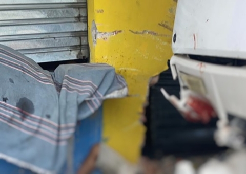 AO VIVO: Homem é 'partido ao meio' ao ser atingido por caminhão em Manaus