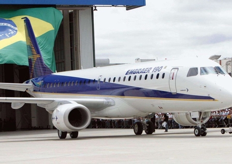 Após demissões, funcionários da Embraer entram em greve