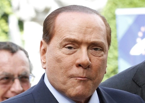 Ex-premiê da Itália, Silvio Berlusconi é internado com Covid-19