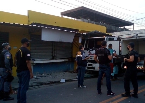 Motorista de caminhão é preso após partir homem ao meio em Manaus