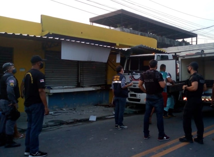 Motorista de caminhão é preso após partir homem ao meio em Manaus