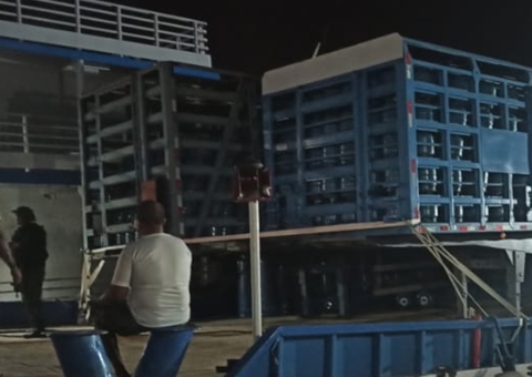 Balsa com material altamente explosivo é apreendida em porto de Manaus