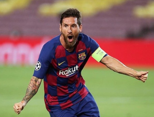 Messi anuncia que fica no Barcelona e diz que ama o clube 