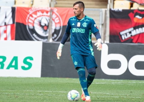 Diego Alves, goleiro do Flamengo, testou positivo para Covid-19