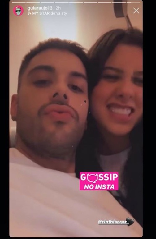 Tá rolando? Gui Araújo posa coladinho com ex-Chiquititas Cinthia Cruz 