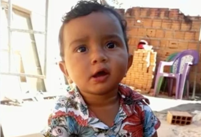 Bebê morre afogado em balde que mãe usava para passar pano na casa