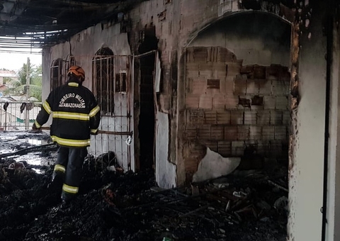 Vídeo: Fogo destrói supermercado no interior do Amazonas