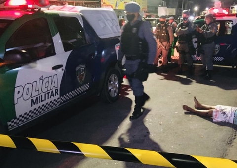 Homem é morto em Manaus na frente de amigos por assassinos em motocicleta
