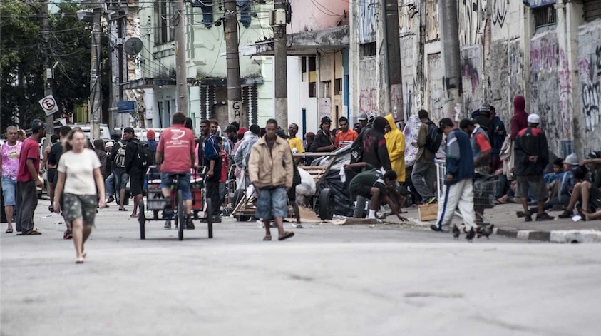 Ex-investigador da Polícia Civil é encontrado esfaqueado na Cracolândia