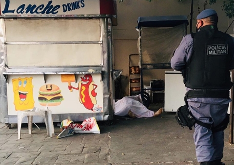 Homem é executado em praça durante reunião com amigos em Manaus