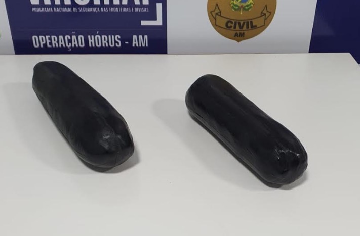 Mulher é presa com drogas coladas nas pernas em barco no Amazonas