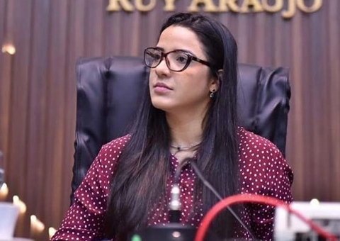 Com 'bedelho' de Mayara, sai lei da transparência