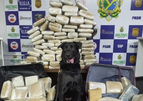 Mulher é presa na frente da filha de 5 anos ao ser pega com drogas em Coari