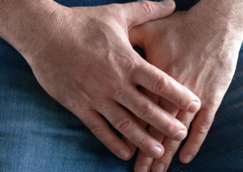 Mulher tenta arrancar órgãos sexuais de vizinho a dentada