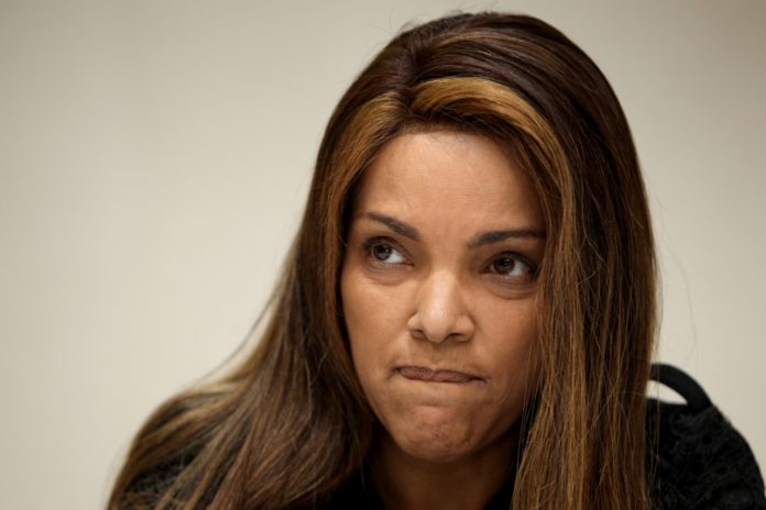 Testemunha diz que Flordelis mandou jogar bomba em sua casa