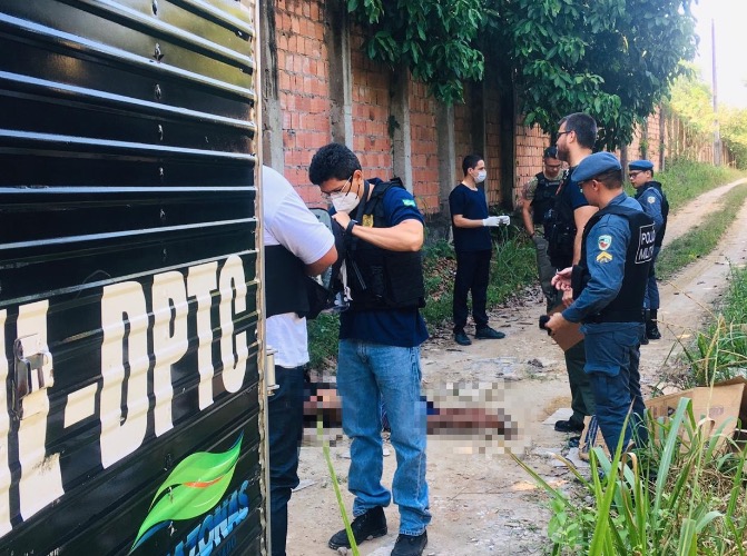 Homem é torturado e executado com mais de 30 facadas na cabeça em Manaus