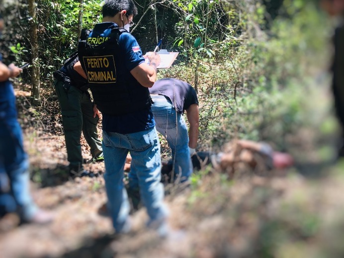 Amordaçado, homem leva tiros nas pernas e é torturado até a morte em Manaus