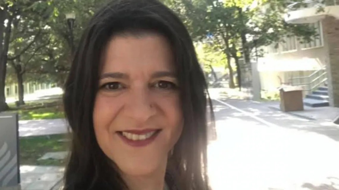 Professora com covid-19 morre durante aula em frente a alunos