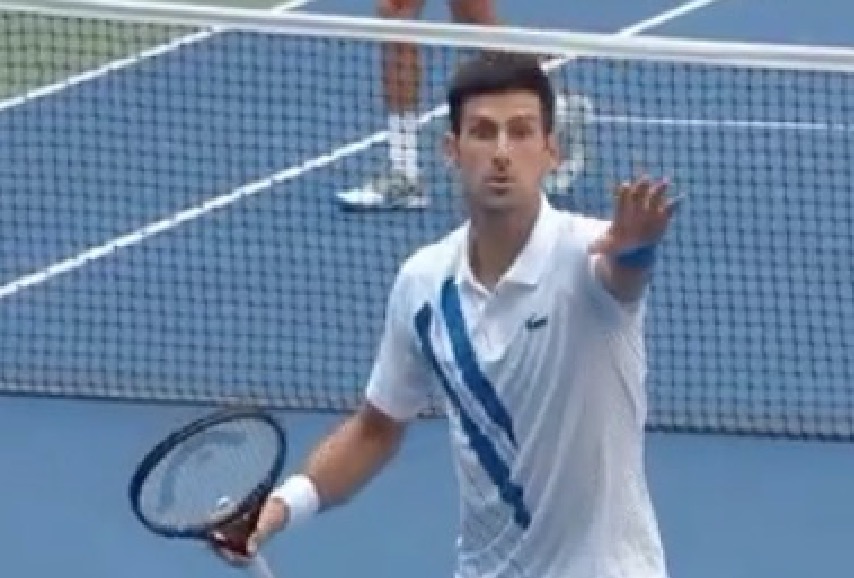 Vídeo: Tenista Djokovic dá bolada em juíza e é desclassificado do US Open