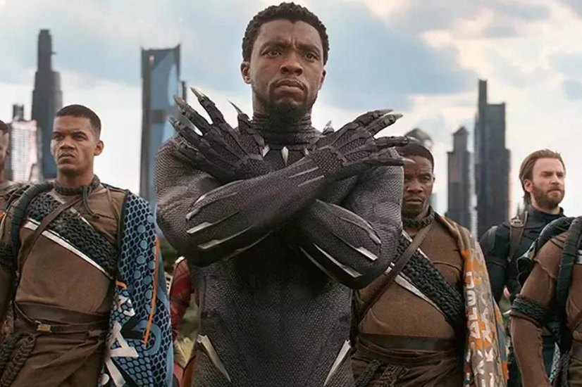 Colegas de 'Pantera Negra' se reúnem com família de Chadwick Boseman para homenagem