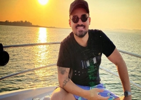 Internauta diz que Fernando Zor merece um 'par de chifres' e cantor rebate