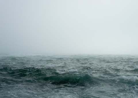 Casal terraplanista italiano se perde ao navegar em busca do fim do mundo