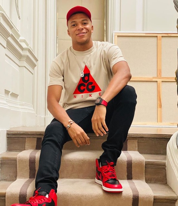 Kylian Mbappé testa positivo para Covid-19 e é retirado da seleção francesa