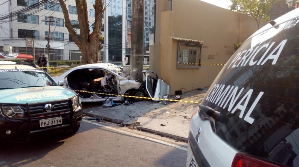 Mulher que morreu em grave acidente de carro em Manaus é identificada