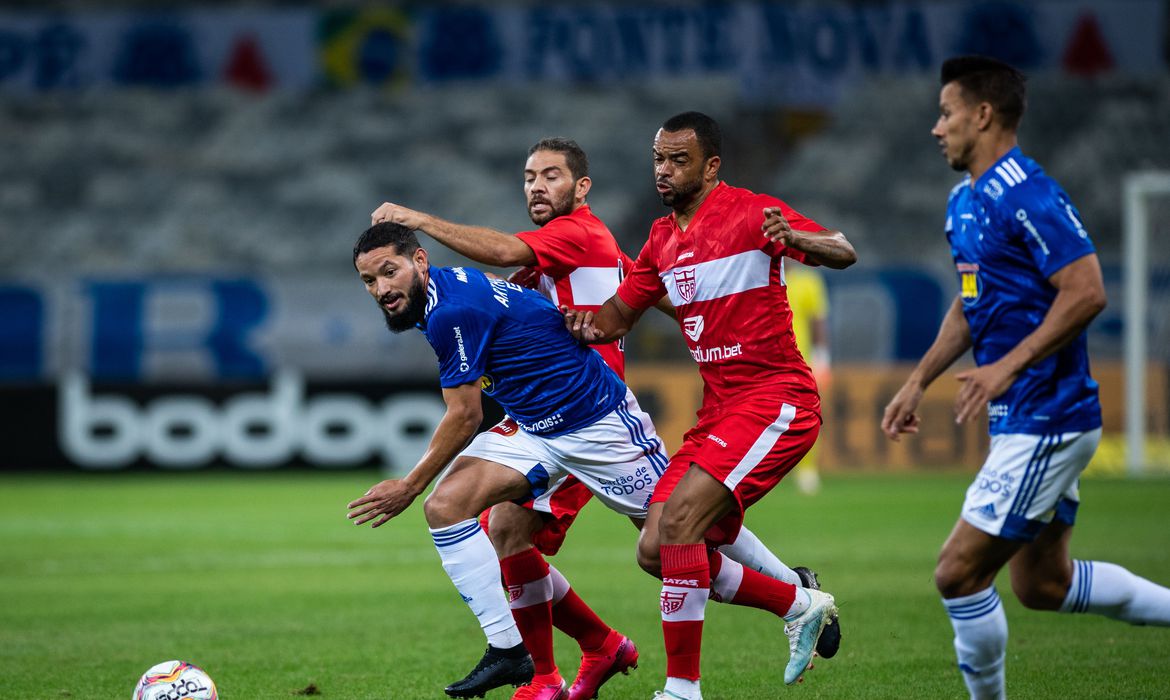 Cruzeiro vacila e empata em casa com CRB