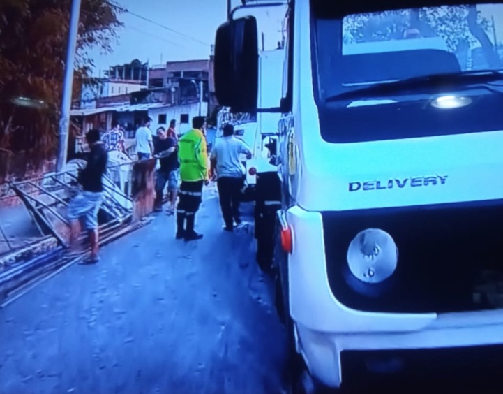 Trecho de avenida é interditada após acidente com morte de idoso em Manaus