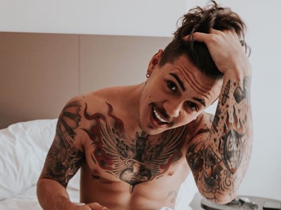 Biel pode ser eliminado de 'A Fazenda 12' após entrevista para Leo Dias 